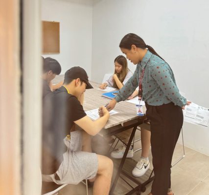 Buổi chiều: Lớp học nhóm và hoạt động ngoại khóa