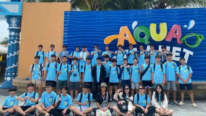 Tham quan công viên nước khi tham gia trại hè Philippines